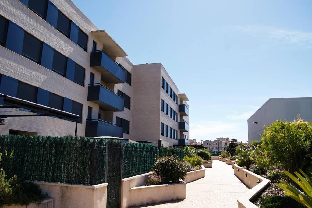 Apartamento Diseno A Cien Metros Del Mar. تورّيذيمْبَرّا المظهر الخارجي الصورة