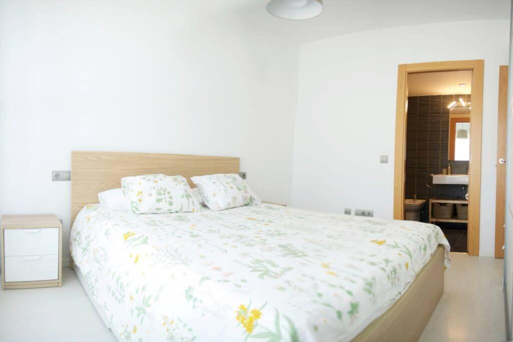Apartamento Diseno A Cien Metros Del Mar. تورّيذيمْبَرّا المظهر الخارجي الصورة